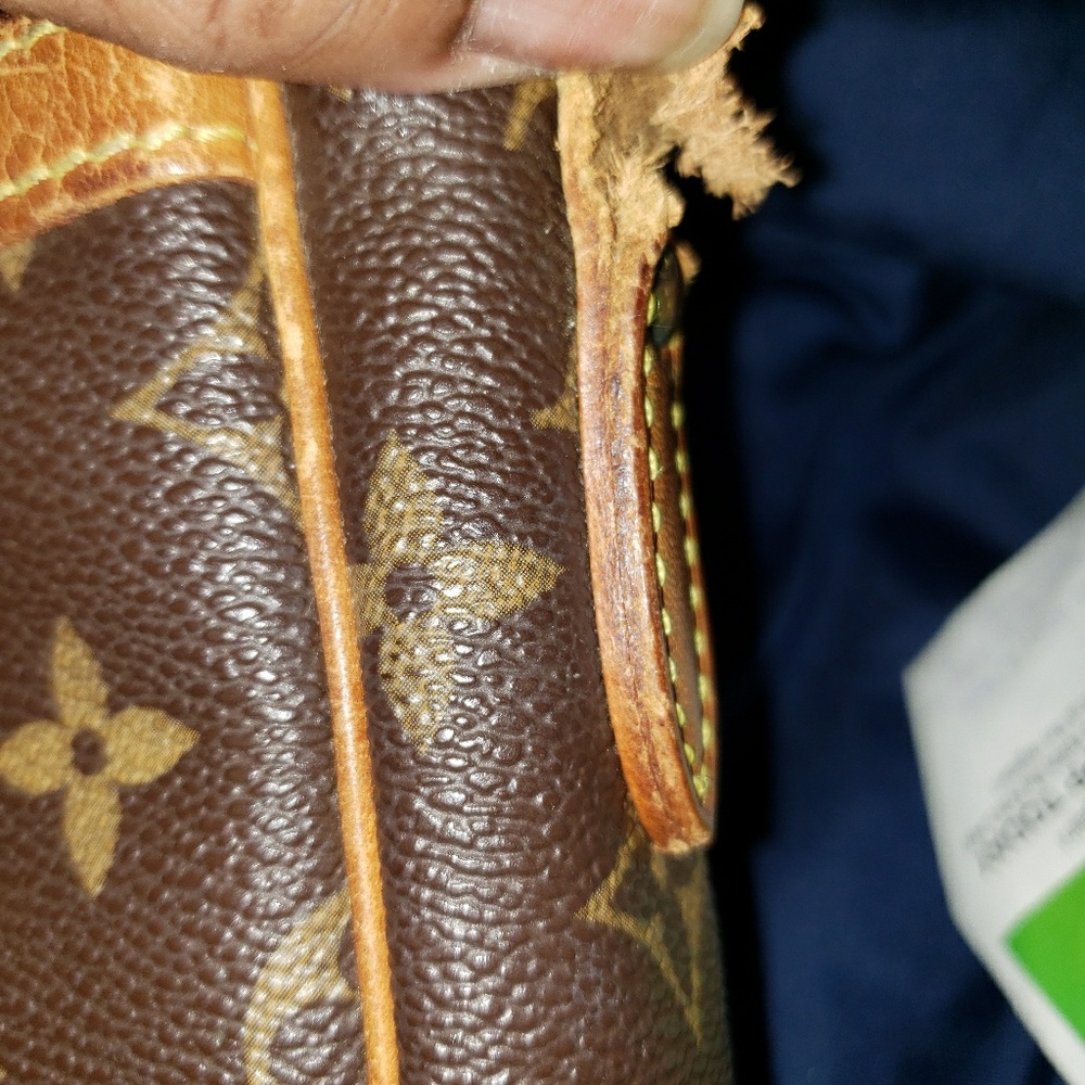 Crossbody - Picture 3 of 4